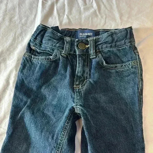 Old Navy-skinny straight cut jeans. Size 3T. - Picture 5 of 5